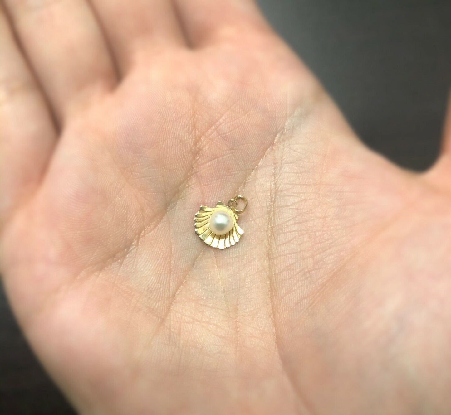 18k Solid Gold Shell Charm with Freshwater Pearl Pendant