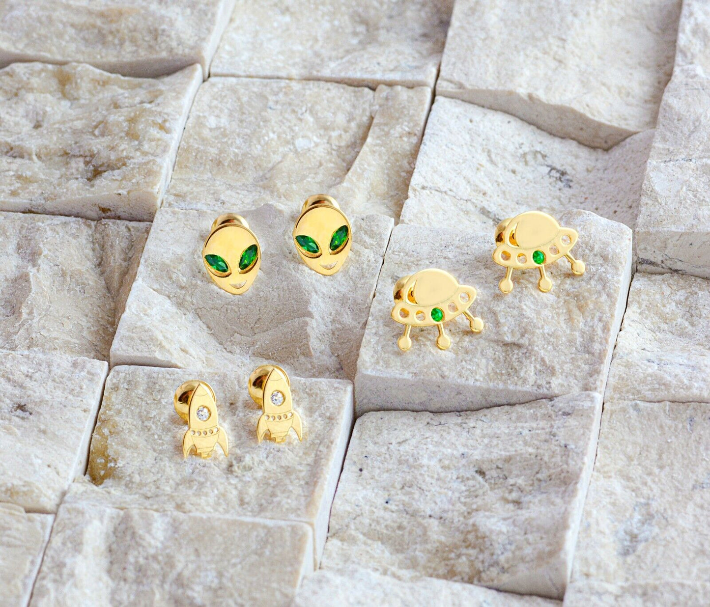 18 K Yellow Gold with zircon Spaceship earrings